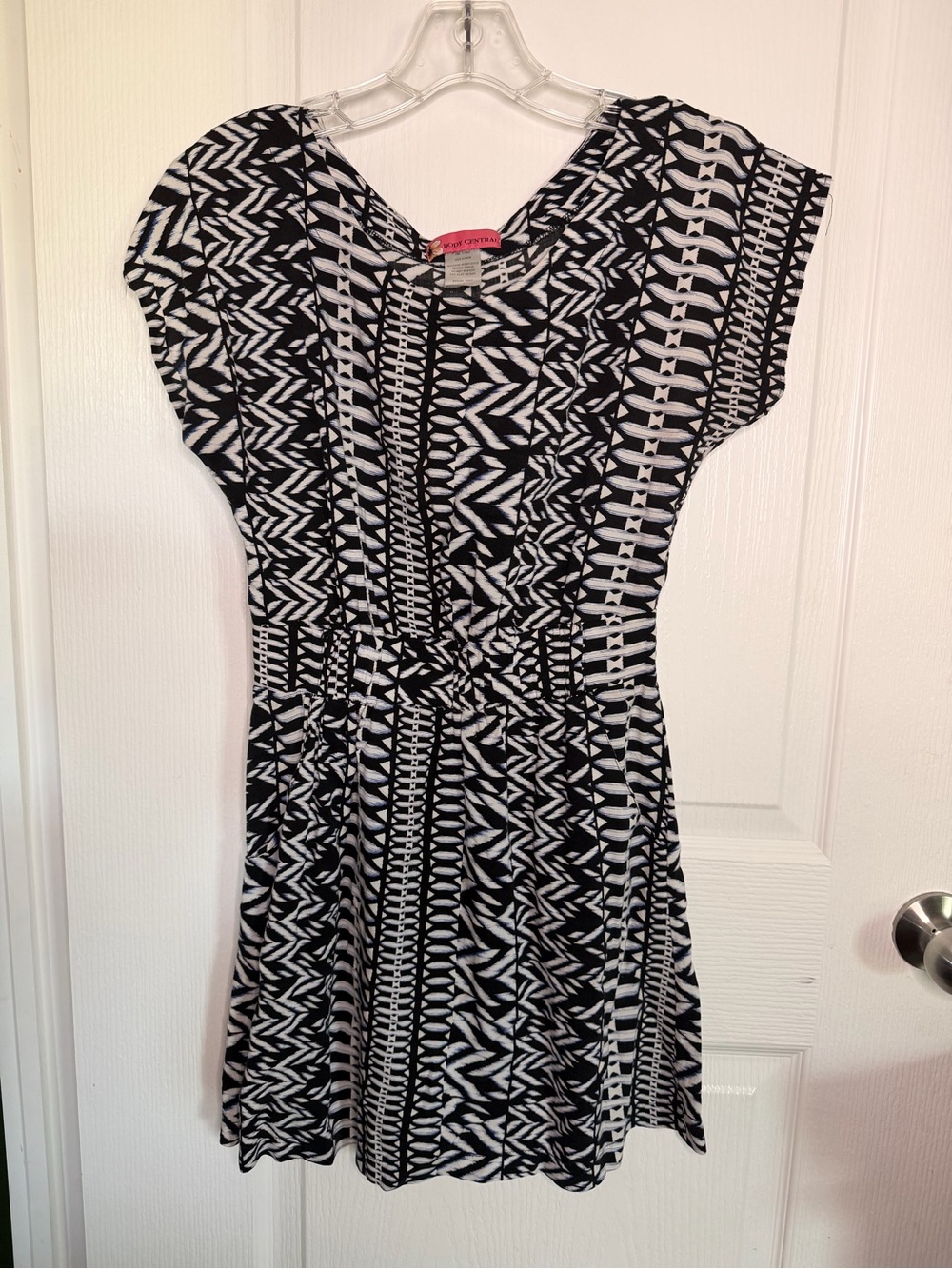 Body Central Black and White Geometric Cap-Sleeve Dress